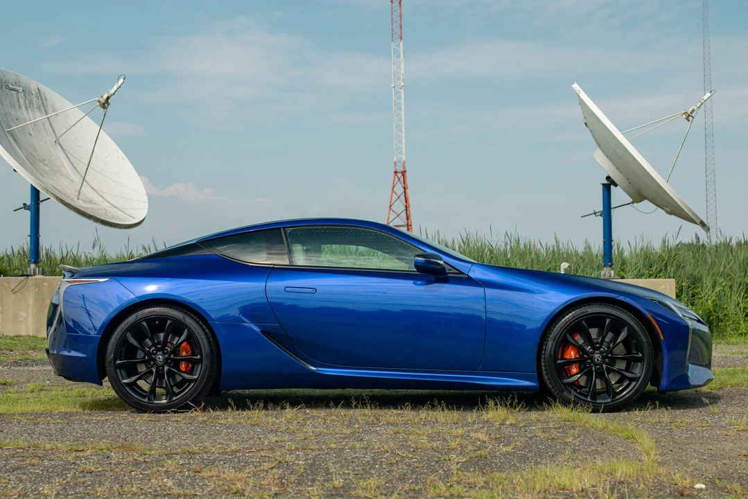 2018 Lexus LC - Image 28 of 31