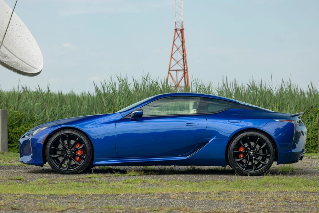 2018 Lexus LC - Image 13 of 31