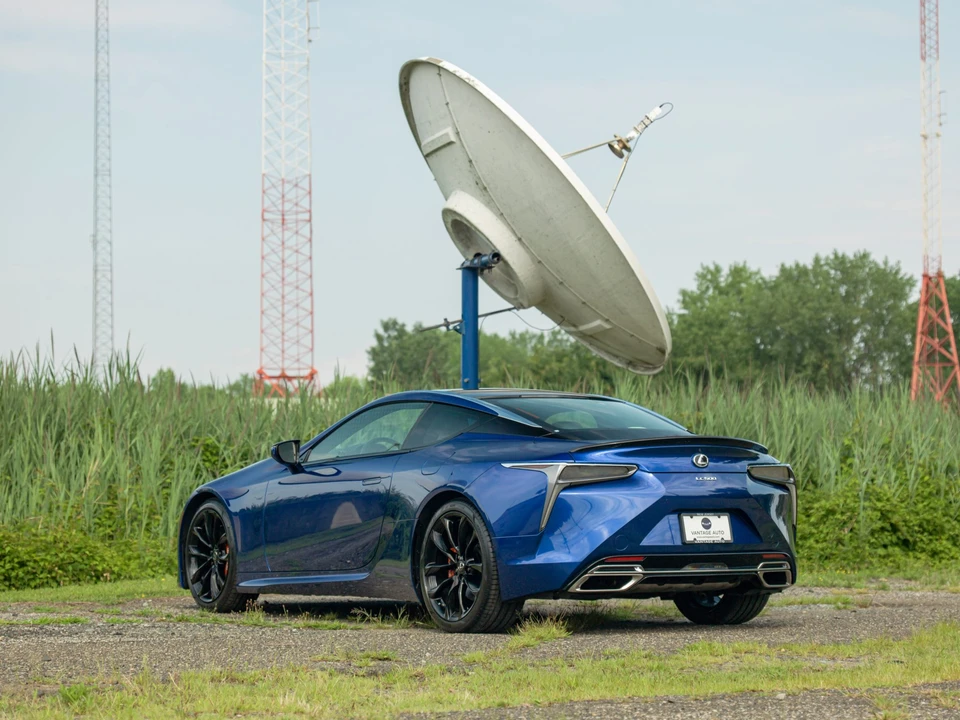 2018 Lexus LC - Image 16 of 31