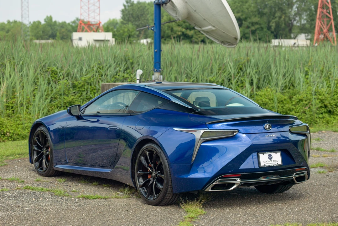 2018 Lexus LC - Image 17 of 31