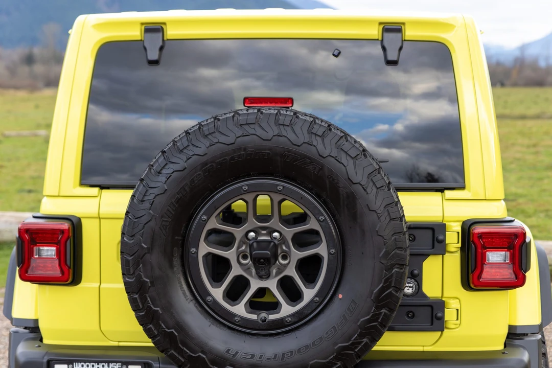 2023 Jeep JL Wrangler - Image 17 of 31