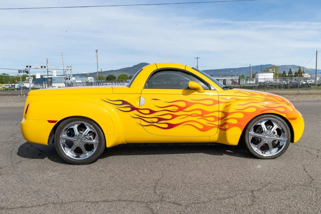 2004 Chevrolet SSR - Image 4 of 8