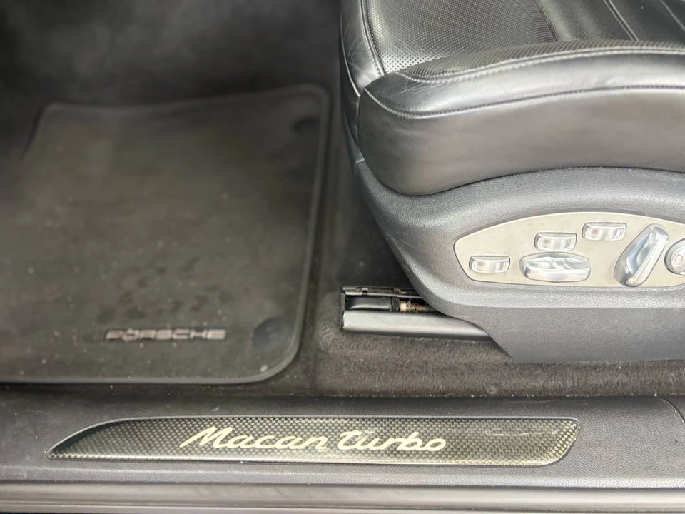 2016 Porsche Macan Turbo - Image 15 of 19
