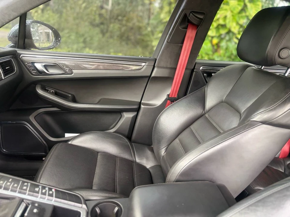 2016 Porsche Macan Turbo - Image 13 of 19