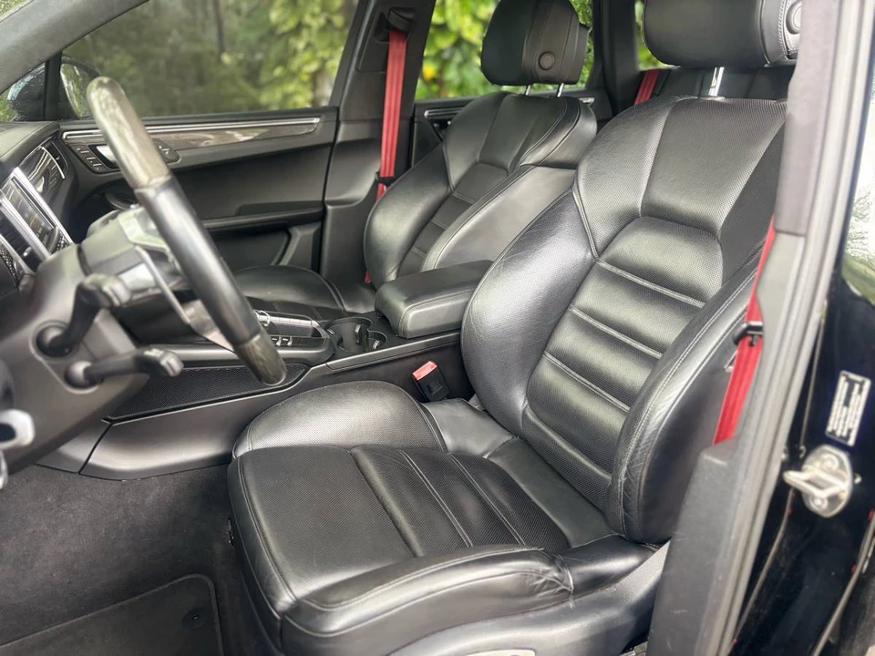 2016 Porsche Macan Turbo - Image 12 of 19