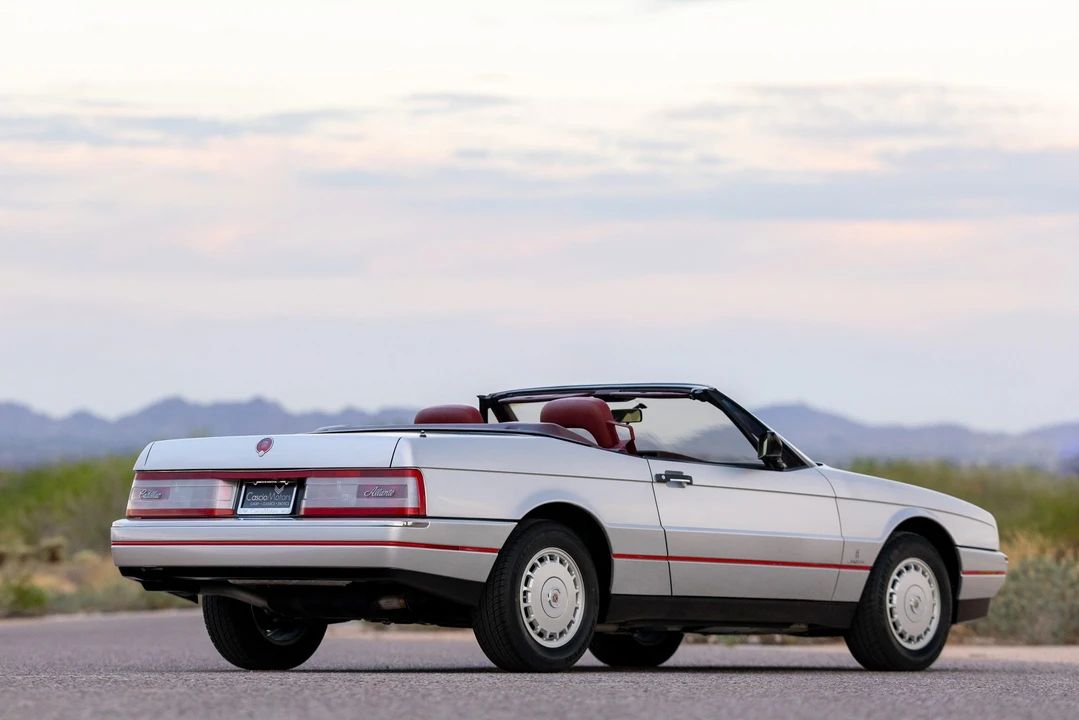 1987 Cadillac Allante - Image 28 of 31