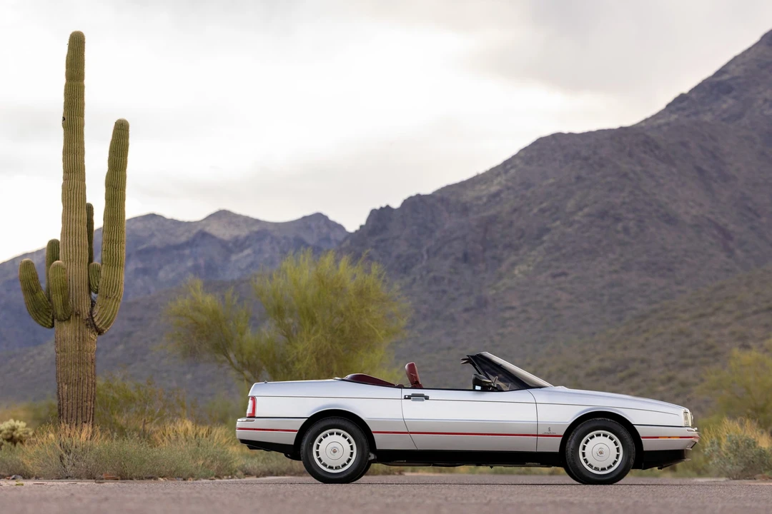 1987 Cadillac Allante - Image 24 of 31