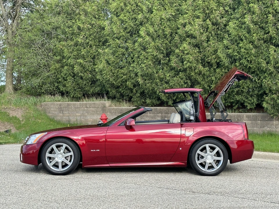 2006 Cadillac XLR - Image 8 of 31