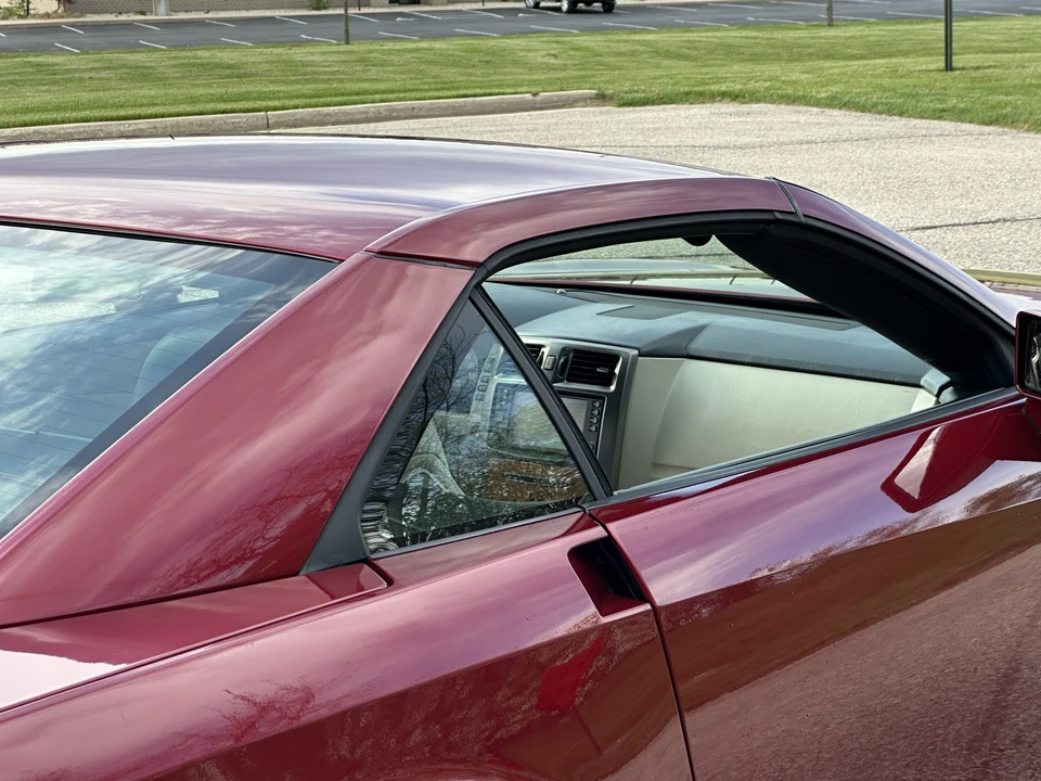 2006 Cadillac XLR - Image 28 of 31
