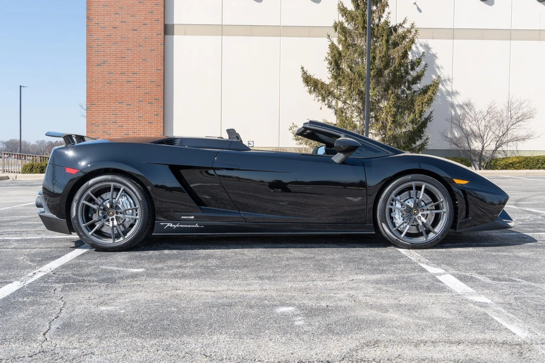 2012 Lamborghini Gallardo LP570-4 Spyder Performante - Image 11 of 31