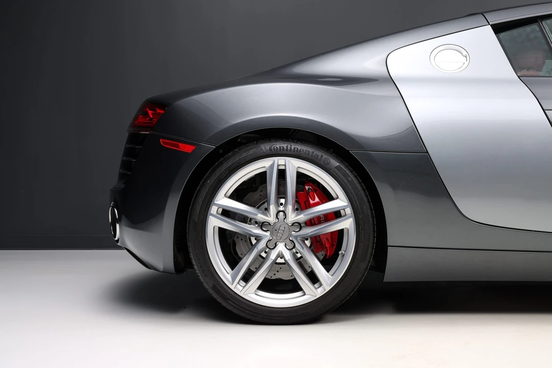 2015 Audi 42 R8 - Image 24 of 31