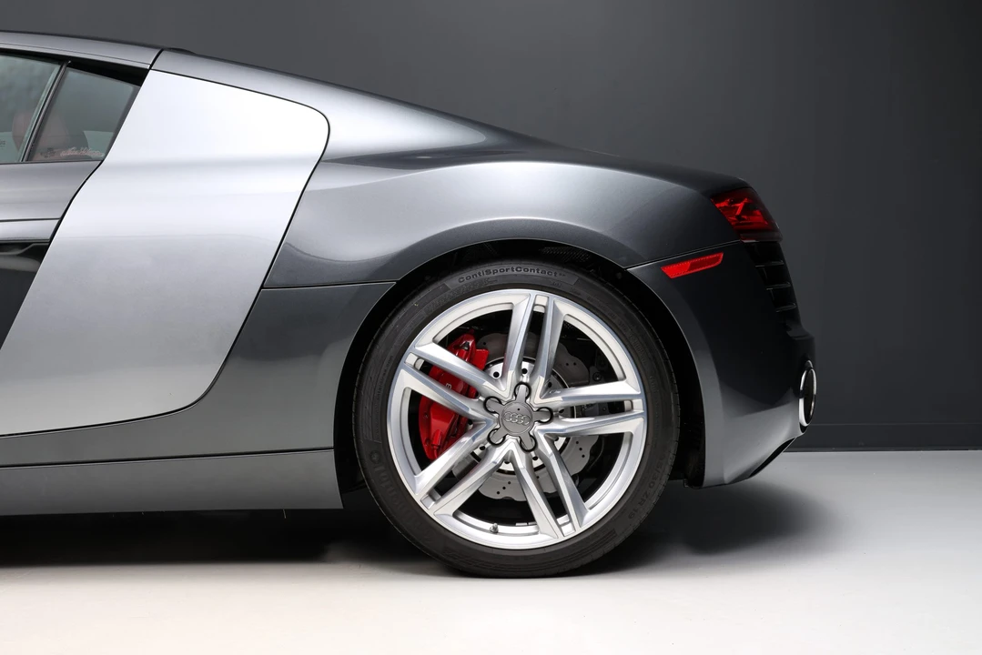 2015 Audi 42 R8 - Image 23 of 31