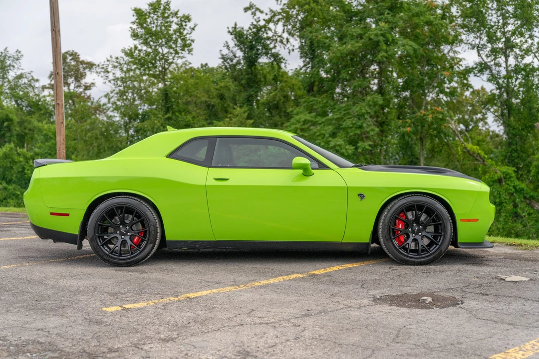2015 Dodge Challenger SRT Hellcat 3rd Gen - Image 9 of 31