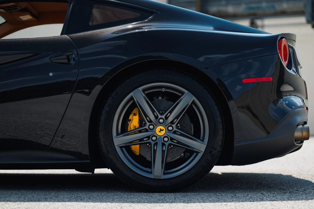 2015 Ferrari F12berlinetta - Image 28 of 31