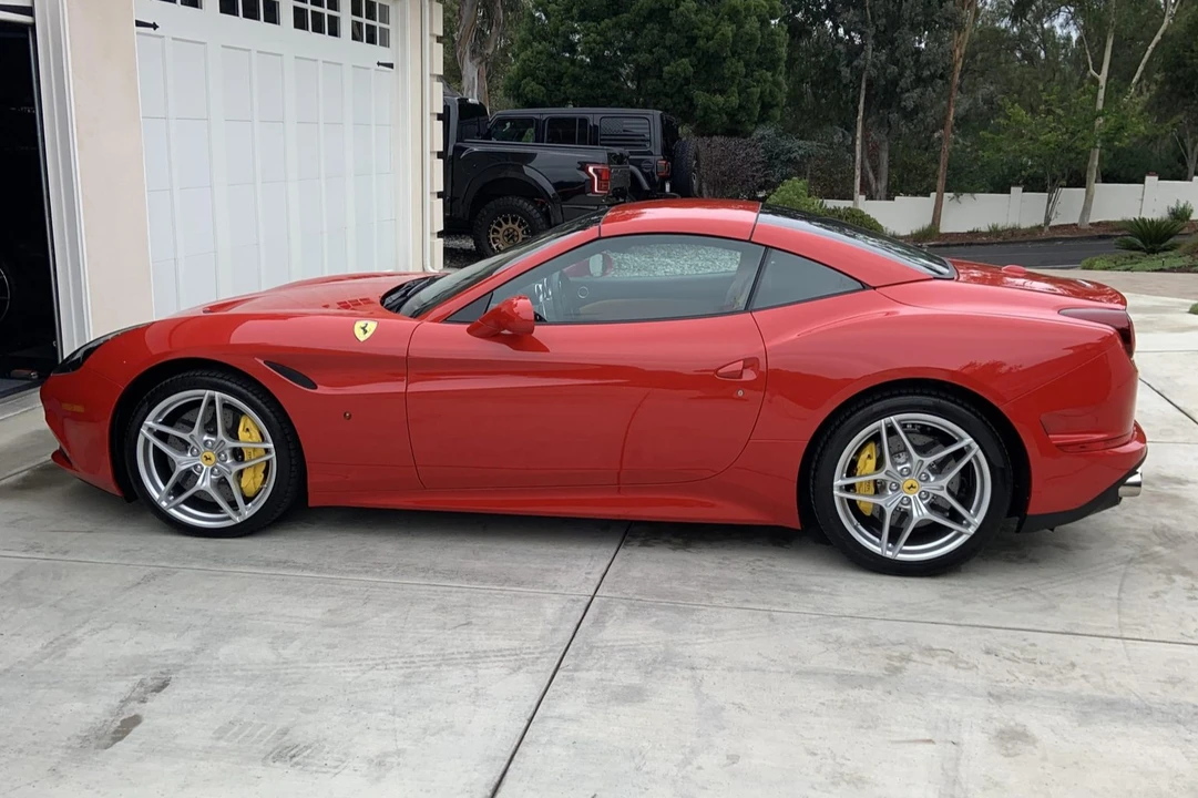 2017 Ferrari California T - Image 5 of 31