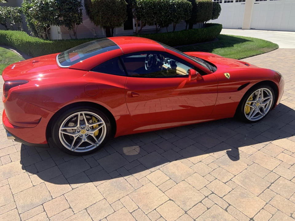 2017 Ferrari California T - Image 16 of 31