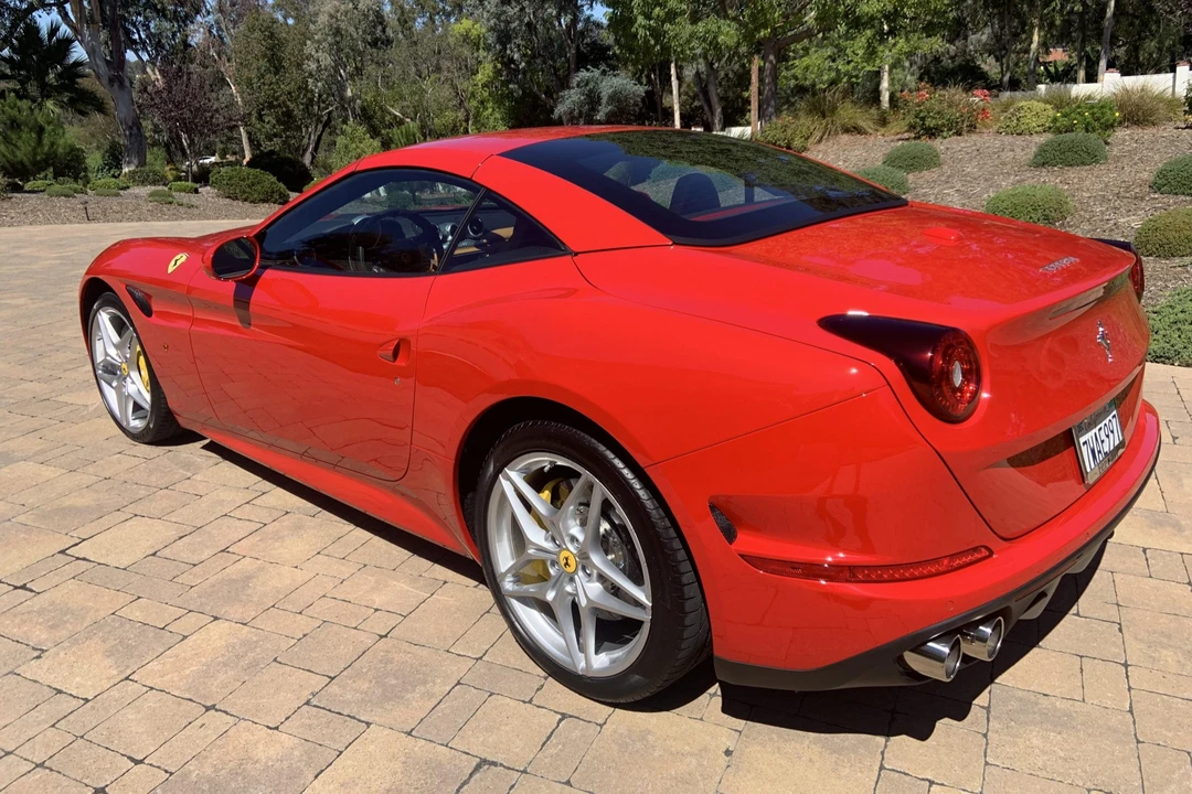 2017 Ferrari California T - Image 6 of 31