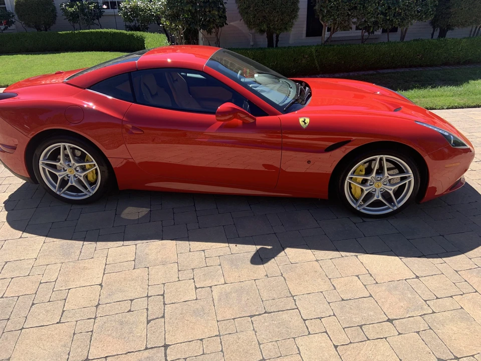 2017 Ferrari California T - Image 17 of 31