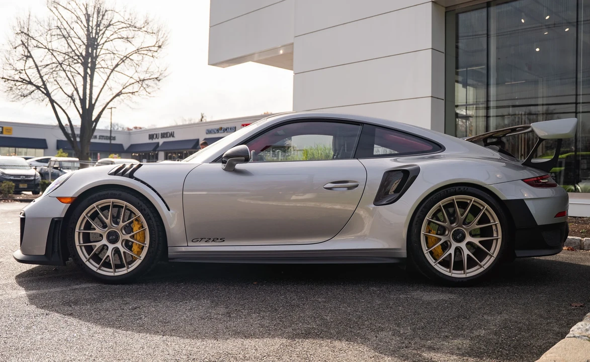 2018 Porsche 991 GT2 RS - Image 2 of 31