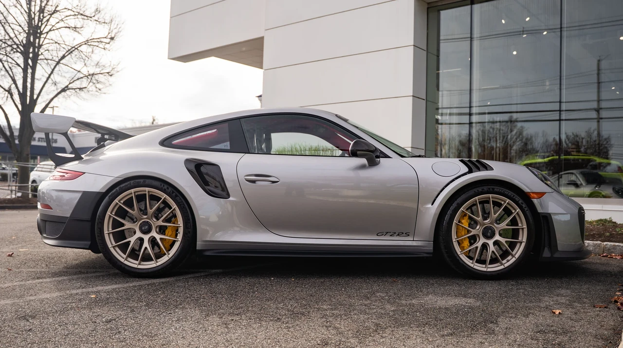 2018 Porsche 991 GT2 RS - Image 7 of 31