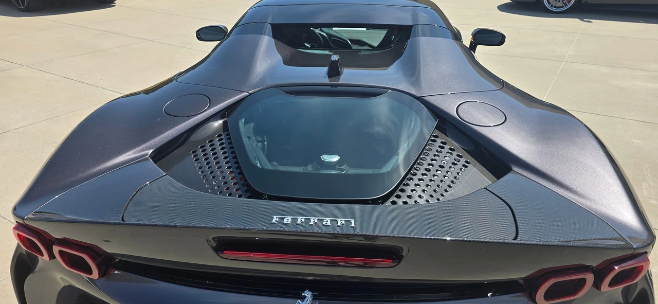 2022 Ferrari SF90 Spider - Image 27 of 31