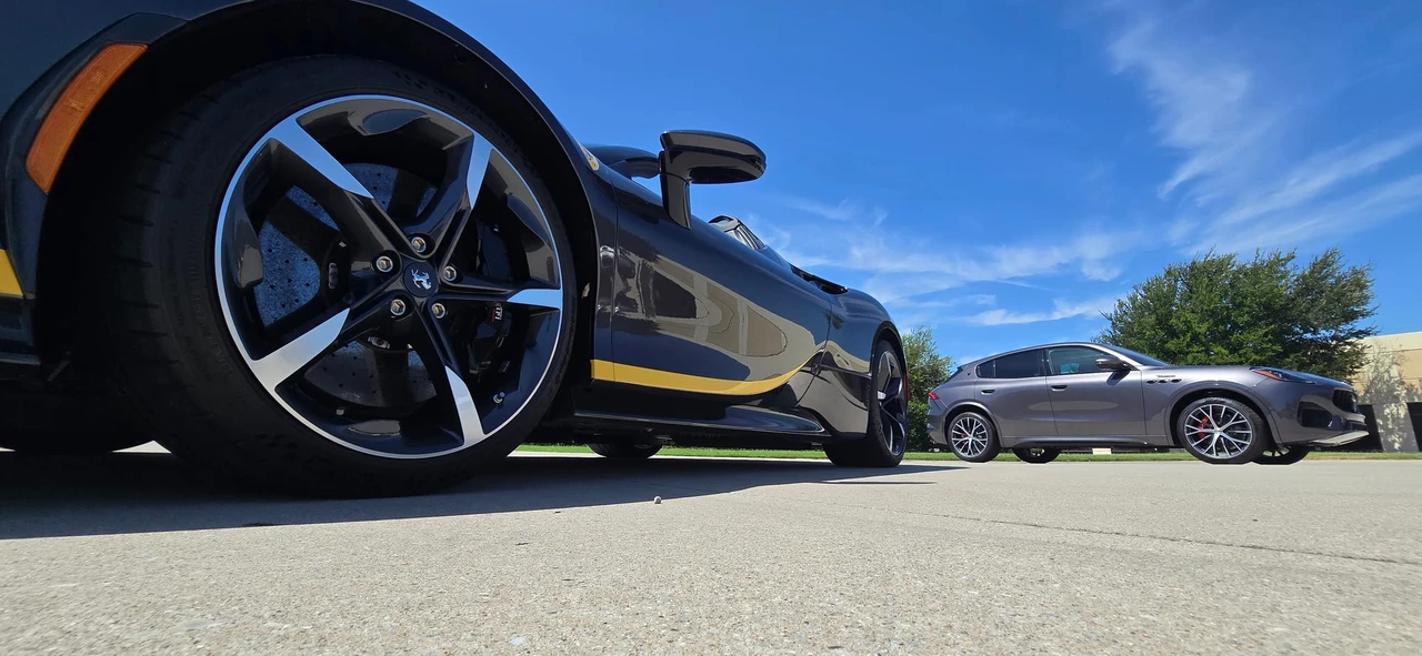 2022 Ferrari SF90 Spider - Image 19 of 31
