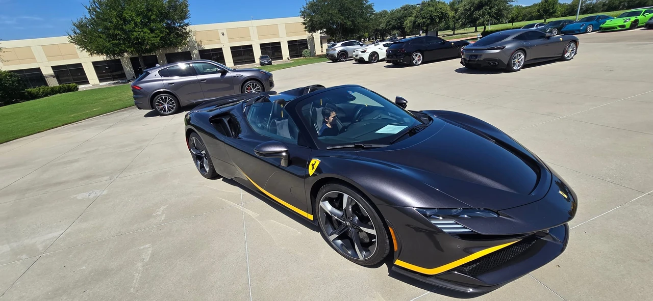 2022 Ferrari SF90 Spider - Image 8 of 31