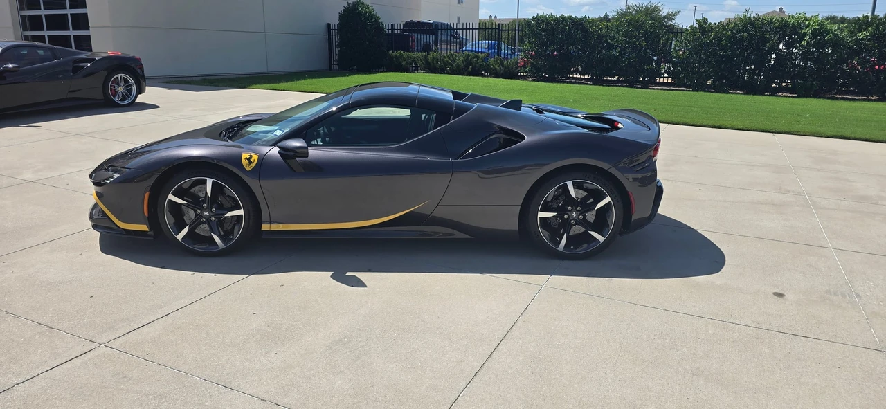 2022 Ferrari SF90 Spider - Image 16 of 31