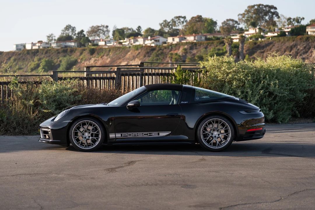 2022 Porsche 992 Targa 4 & 4S - Image 11 of 31