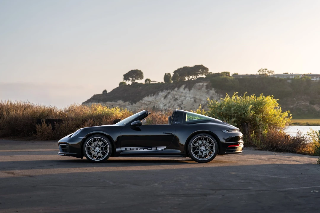2022 Porsche 992 Targa 4 & 4S - Image 26 of 31