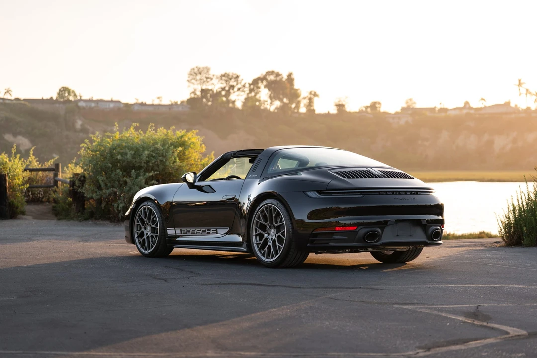 2022 Porsche 992 Targa 4 & 4S - Image 27 of 31