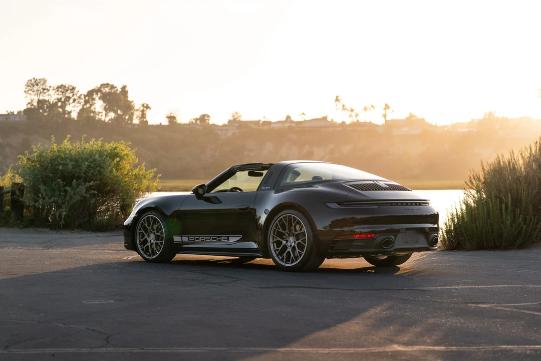 2022 Porsche 992 Targa 4 & 4S - Image 28 of 31