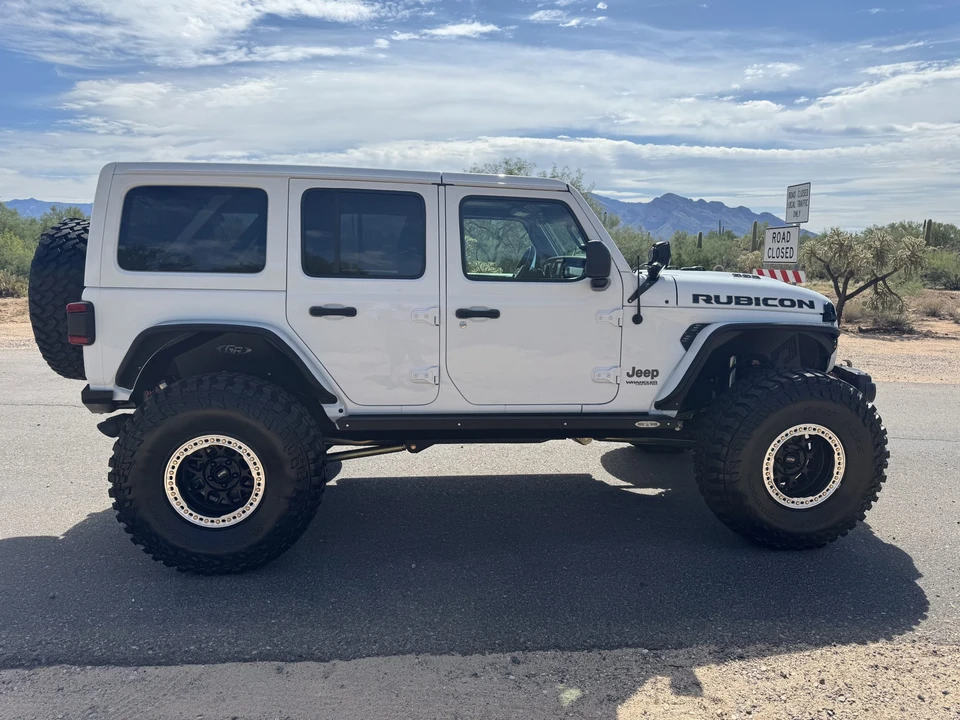 2022 Jeep JL Wrangler - Image 17 of 31