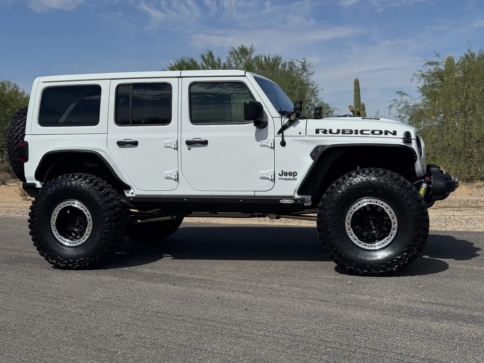 2022 Jeep JL Wrangler - Image 18 of 31