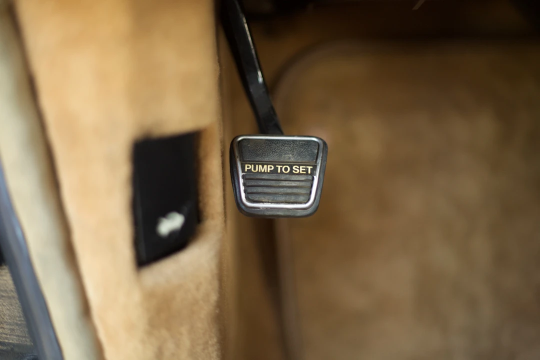 1988 Cadillac Allante - Image 31 of 31