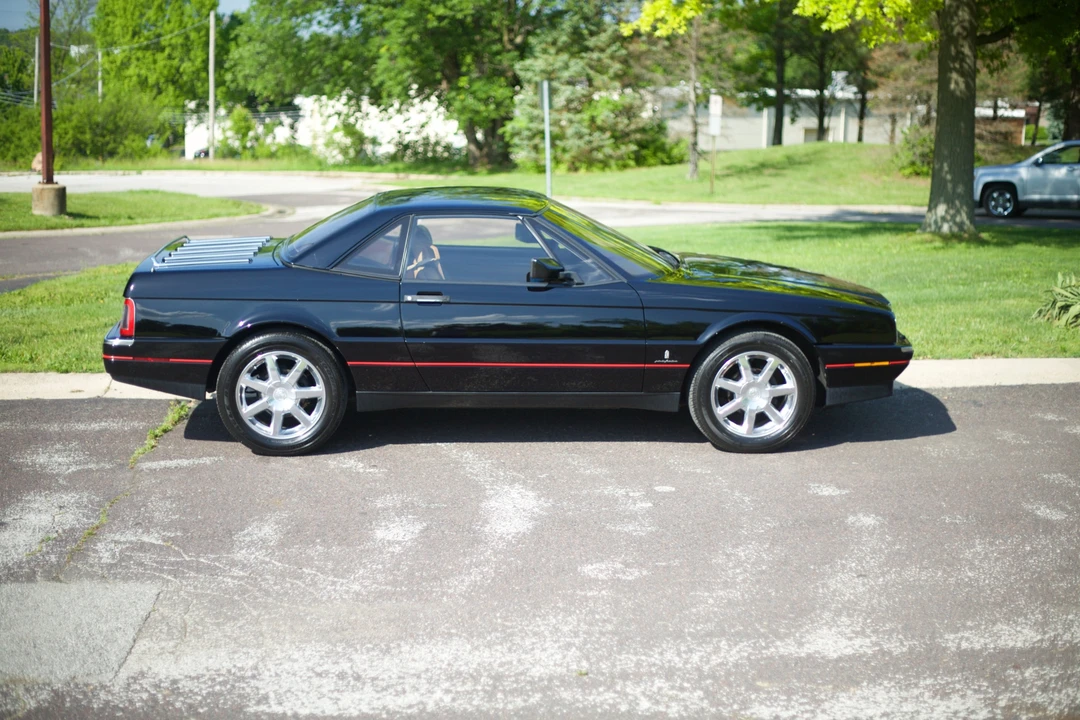 1988 Cadillac Allante - Image 11 of 31