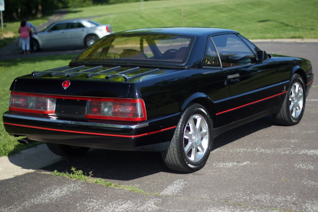 1988 Cadillac Allante - Image 8 of 31