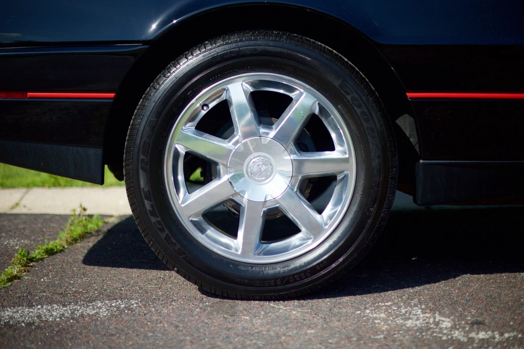 1988 Cadillac Allante - Image 26 of 31