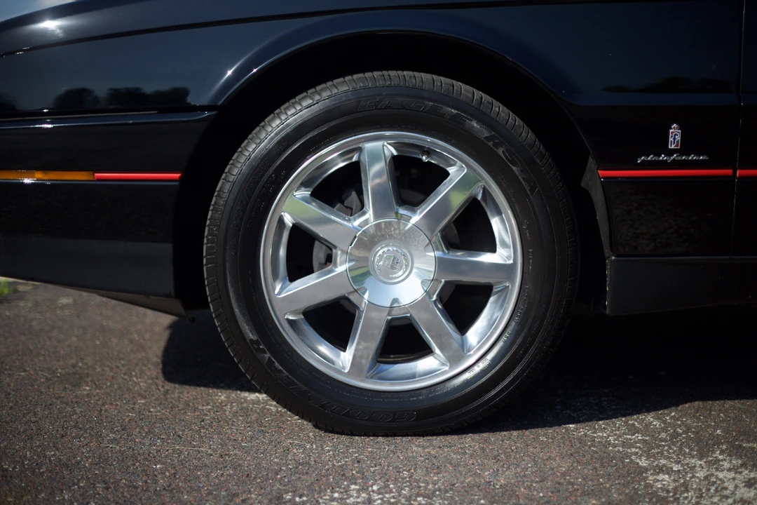 1988 Cadillac Allante - Image 27 of 31