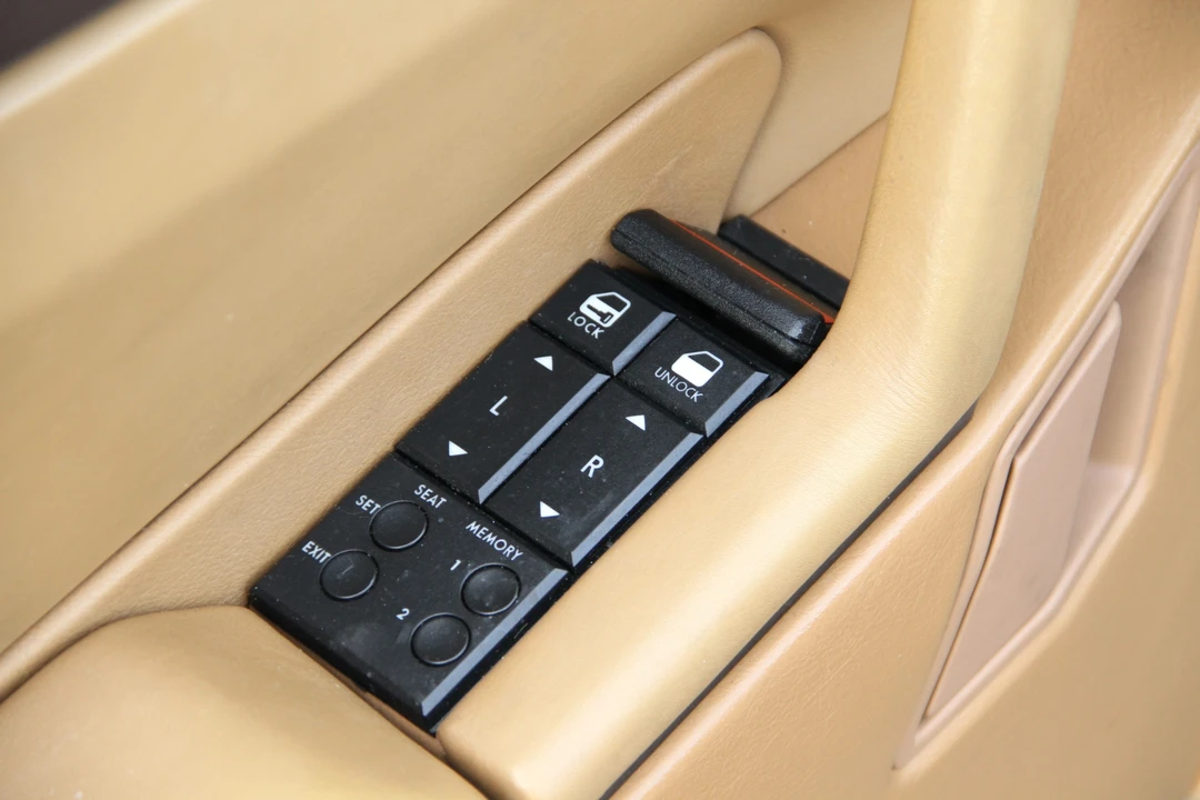 1988 Cadillac Allante - Image 28 of 31