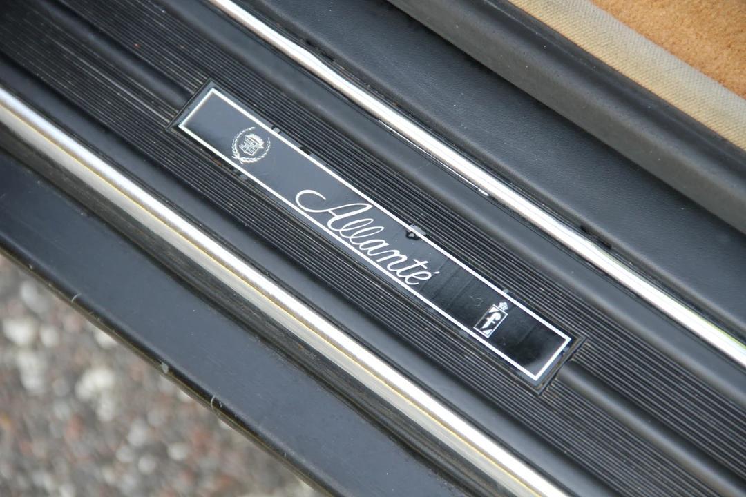 1988 Cadillac Allante - Image 30 of 31