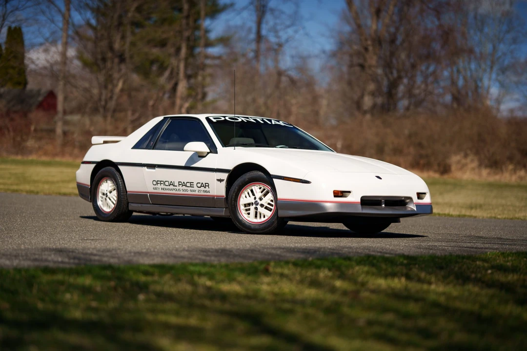 1984 Pontiac Fiero - Image 2 of 31
