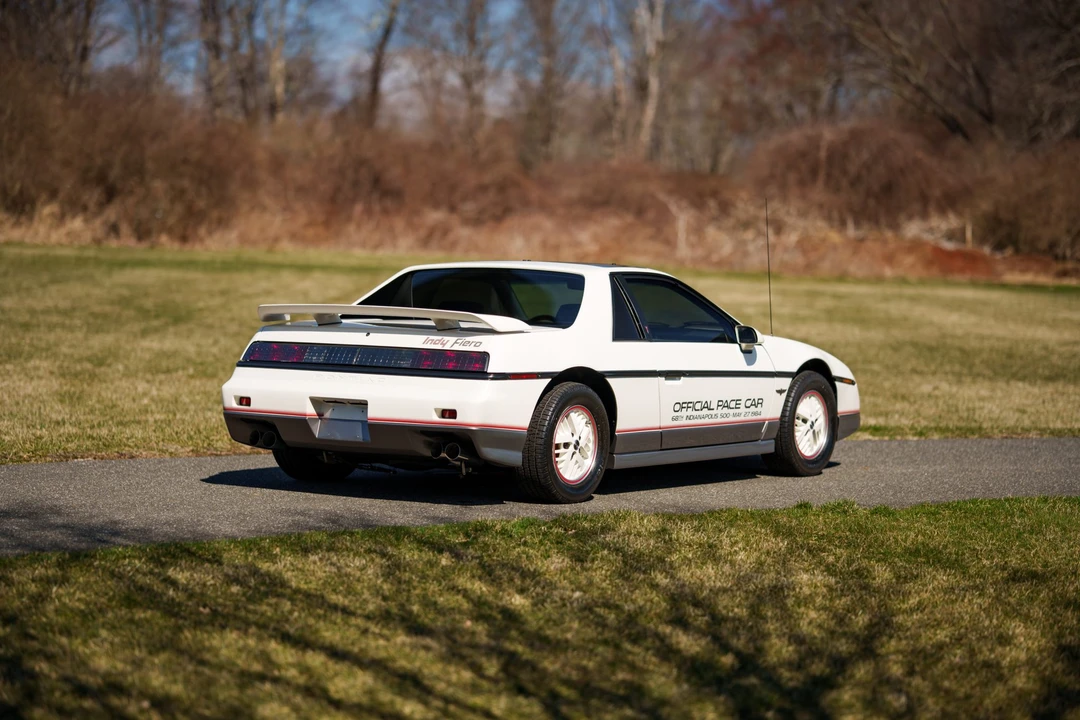 1984 Pontiac Fiero - Image 18 of 31