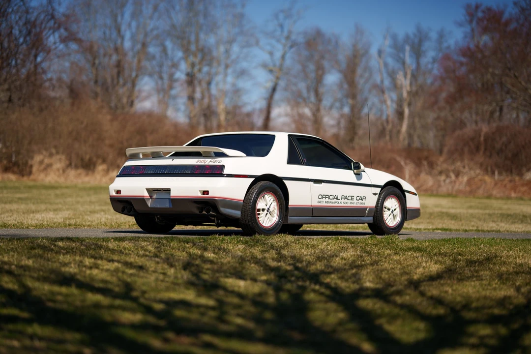 1984 Pontiac Fiero - Image 19 of 31