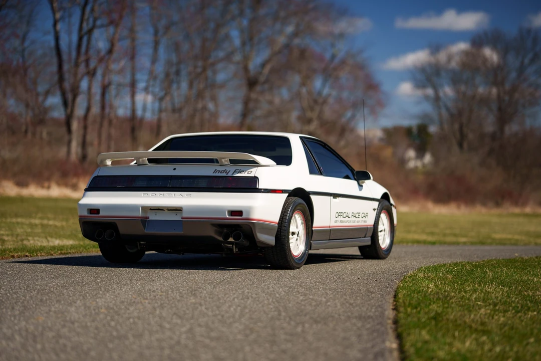 1984 Pontiac Fiero - Image 17 of 31