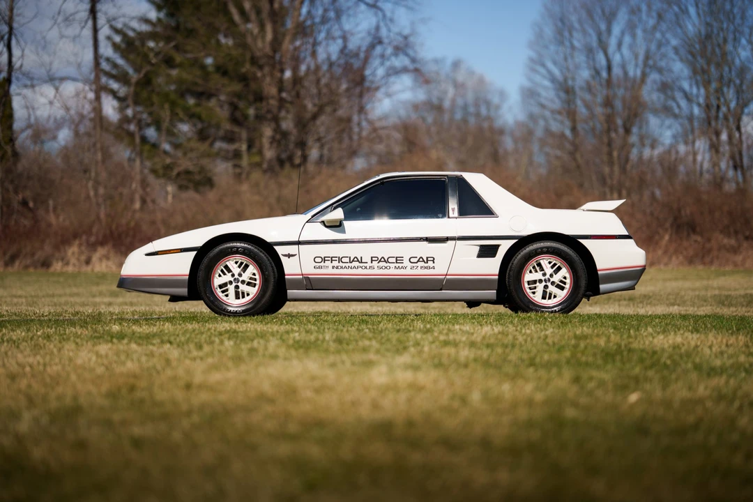 1984 Pontiac Fiero - Image 11 of 31