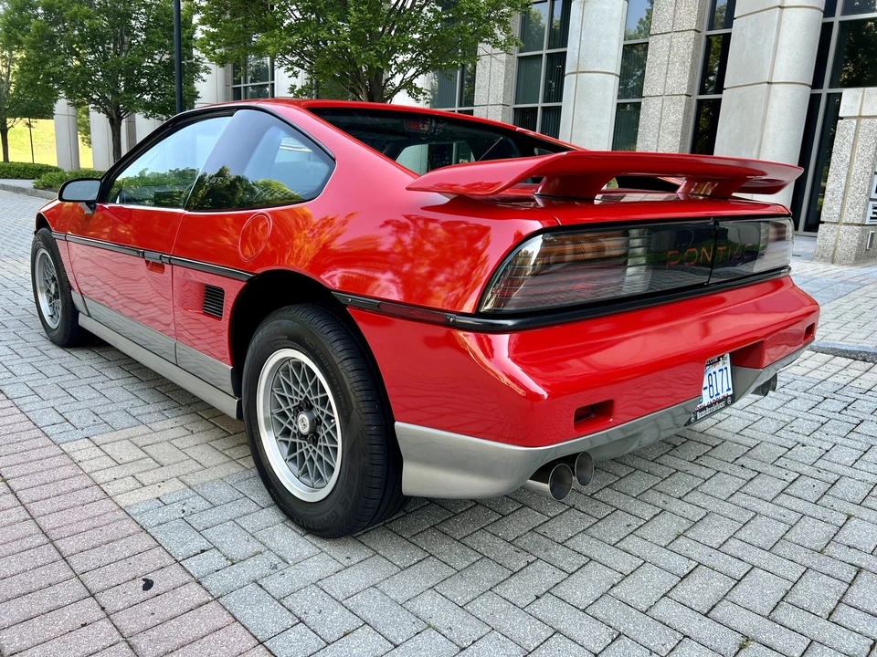 1986 Pontiac Fiero GT - Image 10 of 31