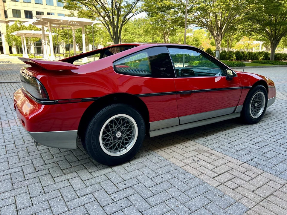 1986 Pontiac Fiero GT - Image 19 of 31
