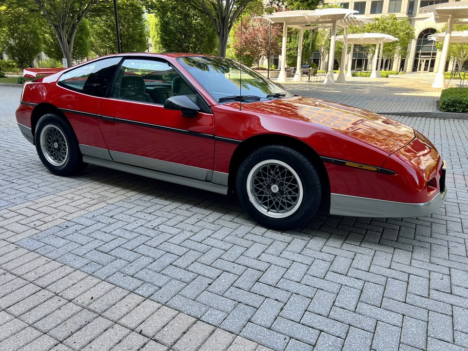 1986 Pontiac Fiero GT - Image 22 of 31