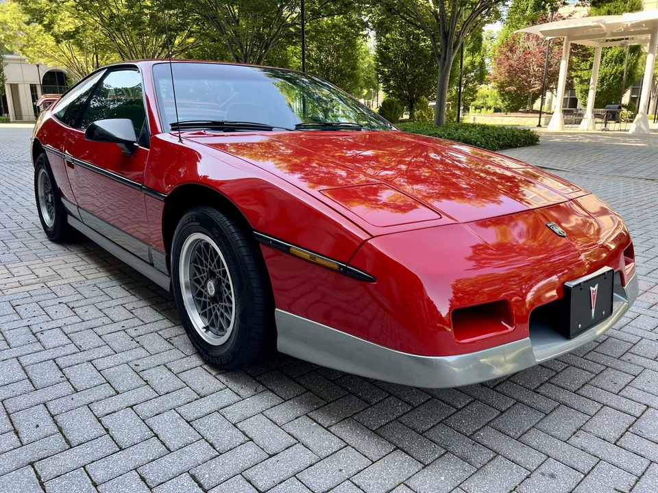 1986 Pontiac Fiero GT - Image 25 of 31